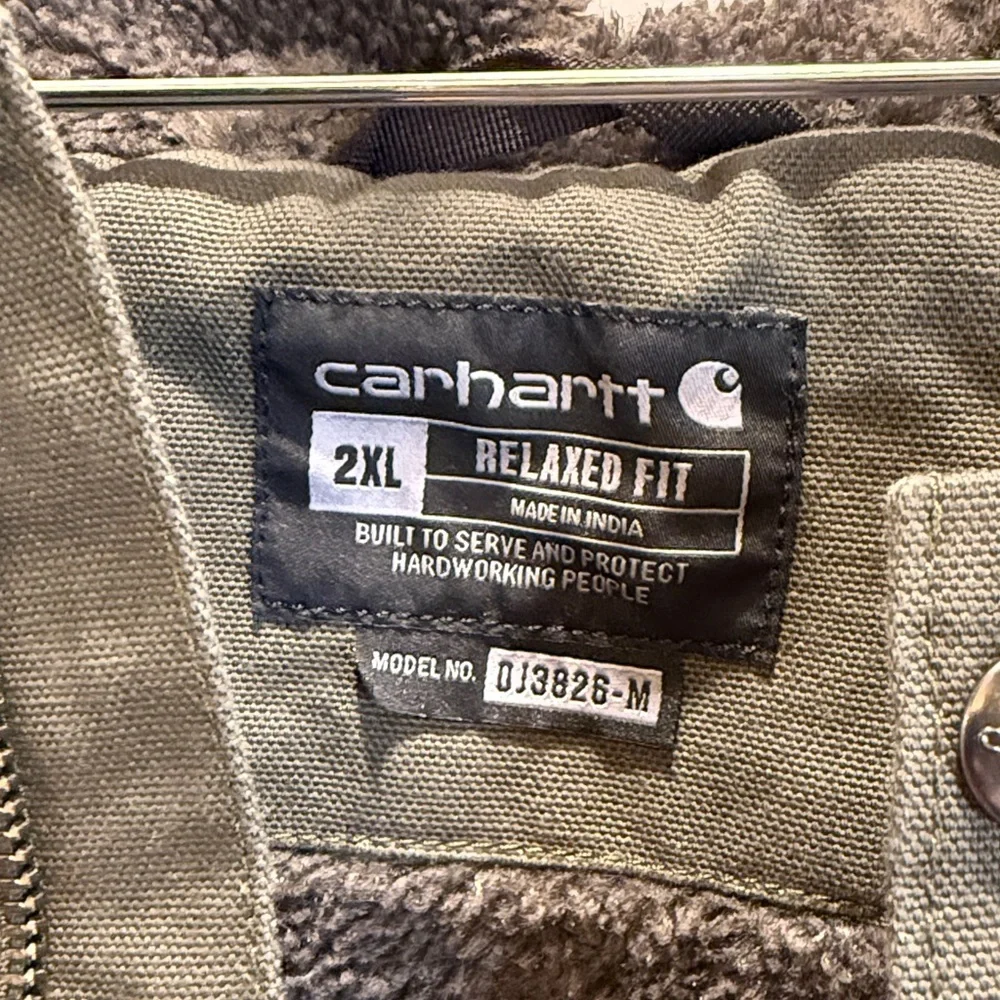 Carhartt MEN'S SHERPA-LINED UTILITY JACKET - RELAXED FIT - WASHED DUCK - Picture 7 of 8